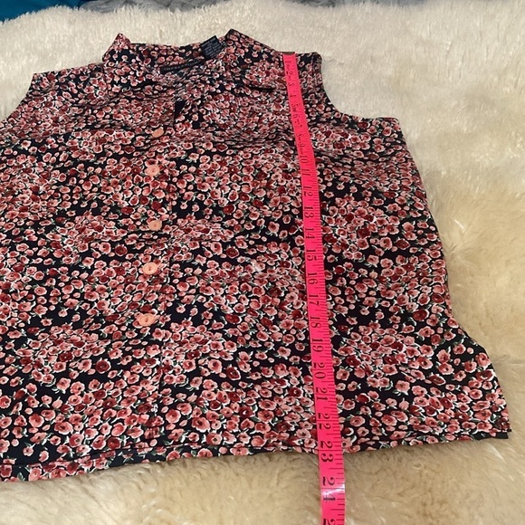 Button up top with attached tank - Picture 3 of 7